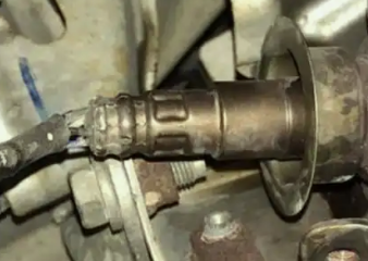 液压千斤顶在拆卸汽车氧传感器中的应用