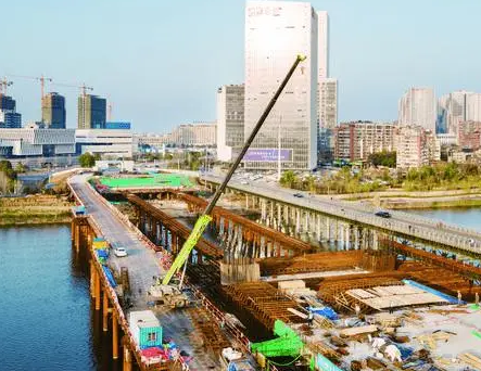 连续千斤顶助力金婺大桥完成2500吨级桥塔竖向转体
